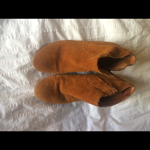 Tan suede booties - Picture 3 of 4